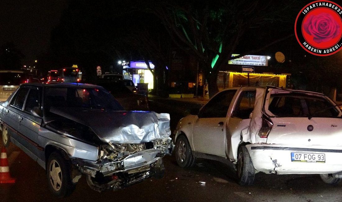 Antalya'da iki otomobil, kavşakta kafaya kafaya çarpıştı. Savrulan otomobillerden biri,