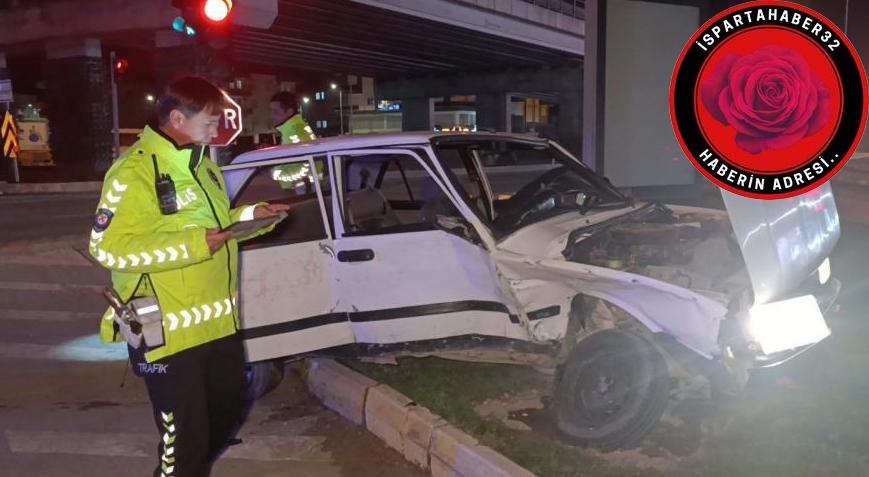 Antalya'da 2 otomobilin çarpışması sonucu meydana gelen trafik kazasında 3