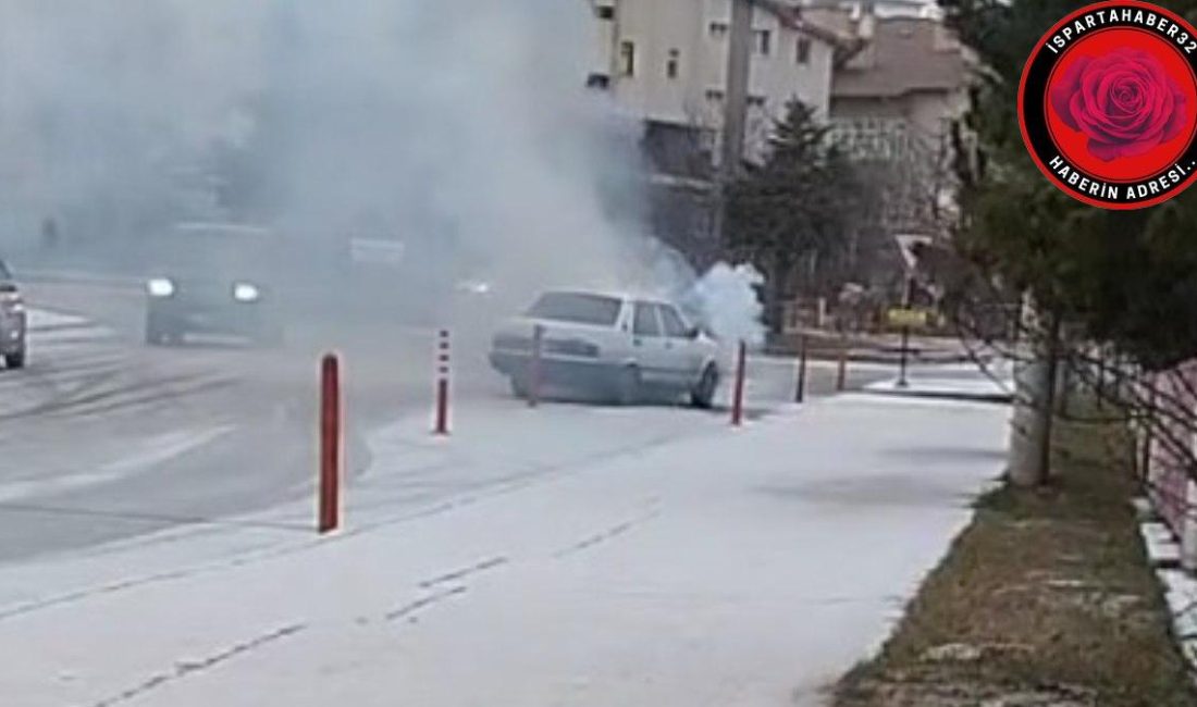 Seyir halindeki otomobilde çıkan yangın, bölgeye gelen itfaiye ekiplerince söndürüldü.