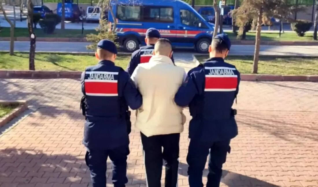 Aksaray'da uyuşturucu ticareti yapan bir şahıs, jandarma operasyonuyla yakalanarak tutuklandı.