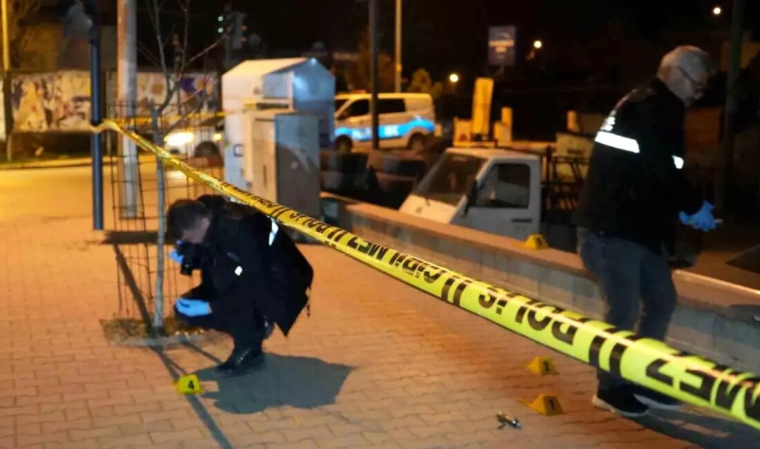 Oğlunun restoranında çalışanlarla tartışan A.İ., kuru sıkı tabancayla havaya ateş