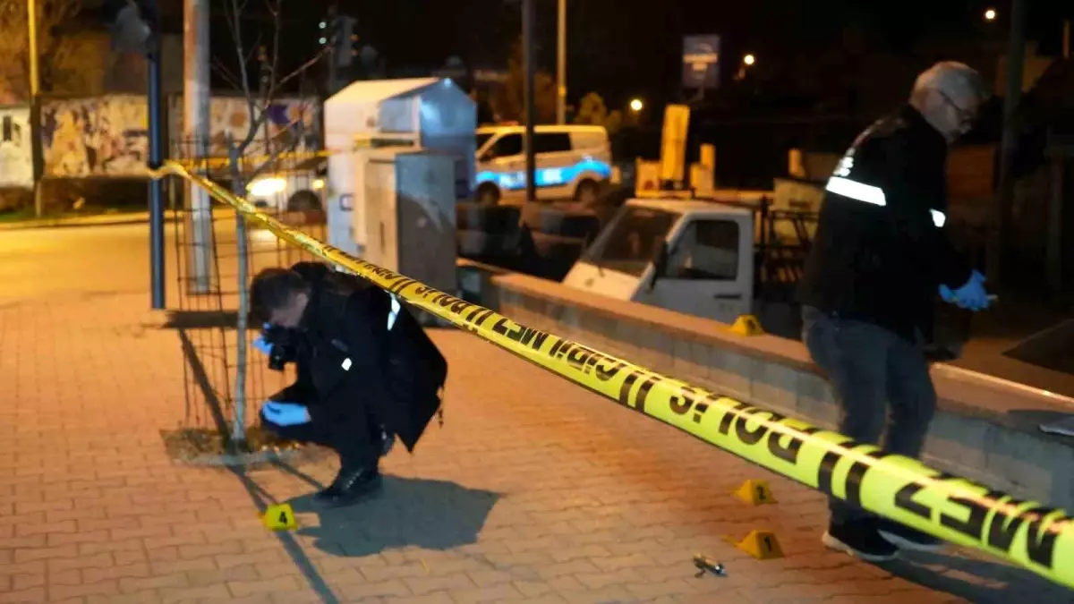 Oğlunun restoranında çalışanlarla tartışan A.İ., kuru sıkı tabancayla havaya ateş