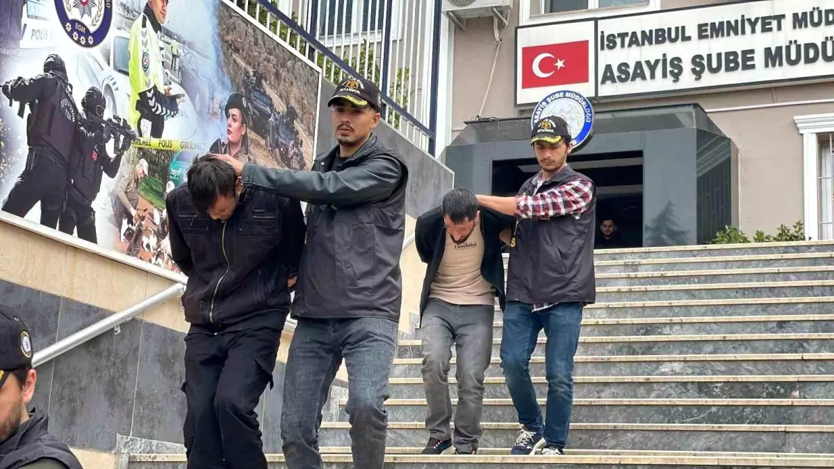 Polis kılığındaki 5 şüpheli, kamyonu durdurup 1,7 milyon liralık kumaşı