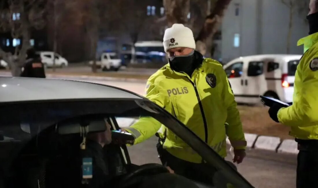 Isparta'da yapılan şok uygulamada 197 şahıs ve 63 araç denetlendi,