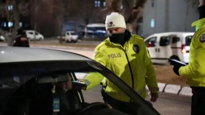 Isparta'da yapılan şok uygulamada 197 şahıs ve 63 araç denetlendi,