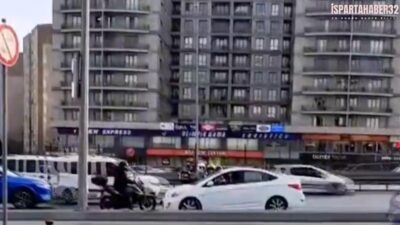 İstanbul'da ters yönde ilerleyen ve ne yapacağını bilemeyen kadın sürücü,