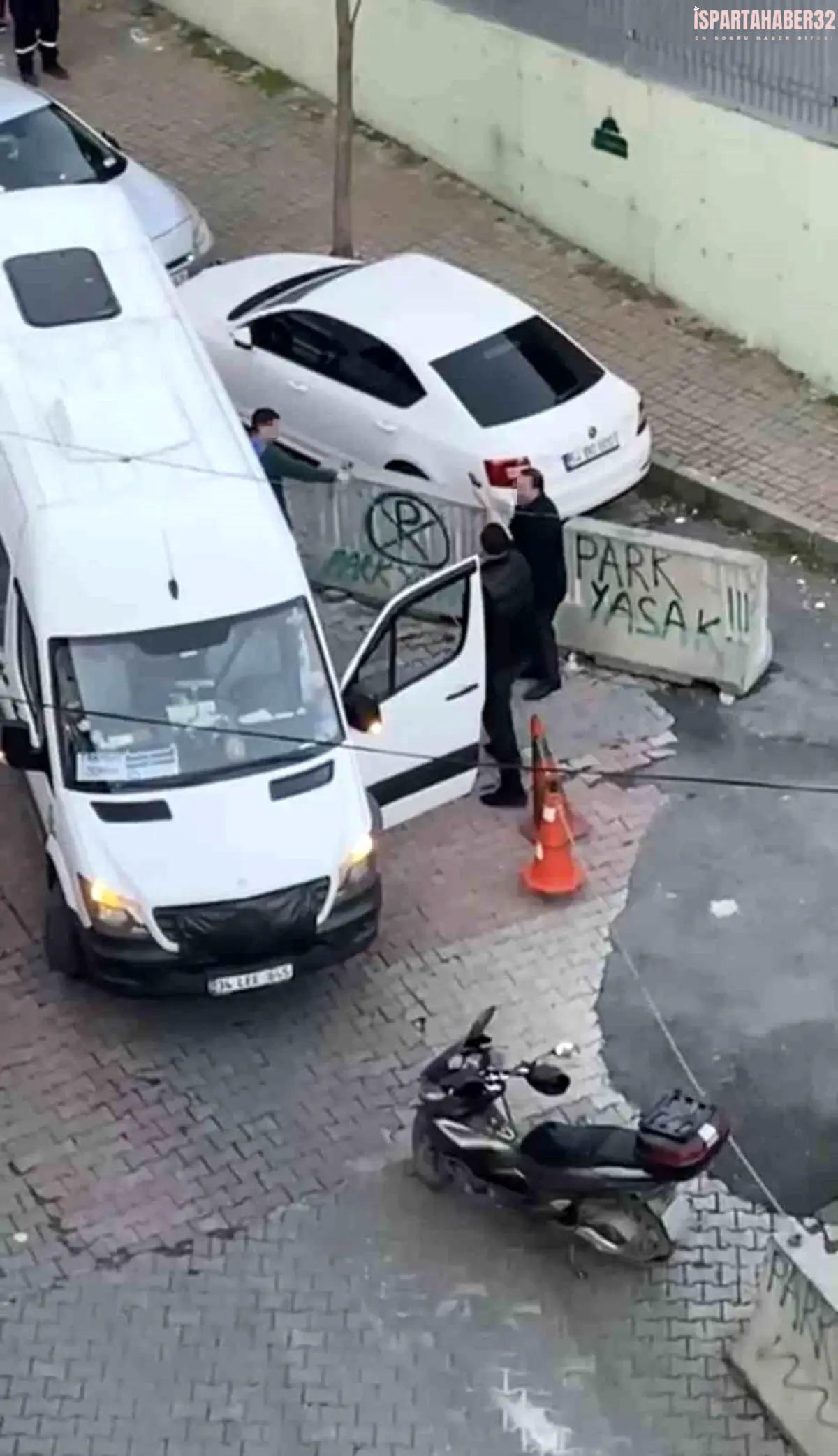 Kağıthane'de yol verme yüzünden tartışma sonrası servis şoförü silahla vurulup