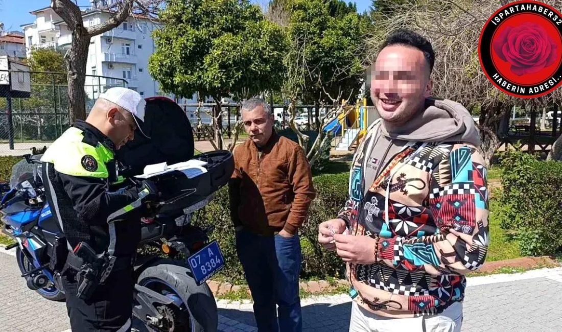 Antalya'da kask takmadığı için 5. kez yakalanan sürücünün belgesi 2