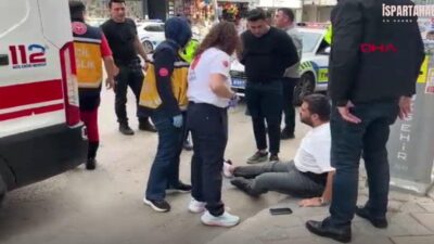 Otomobille çarpışan kurye yaralandı Kocaeli'de meydana gelen trafik kazasında bir aracın motosiklete çarpması sonucunda