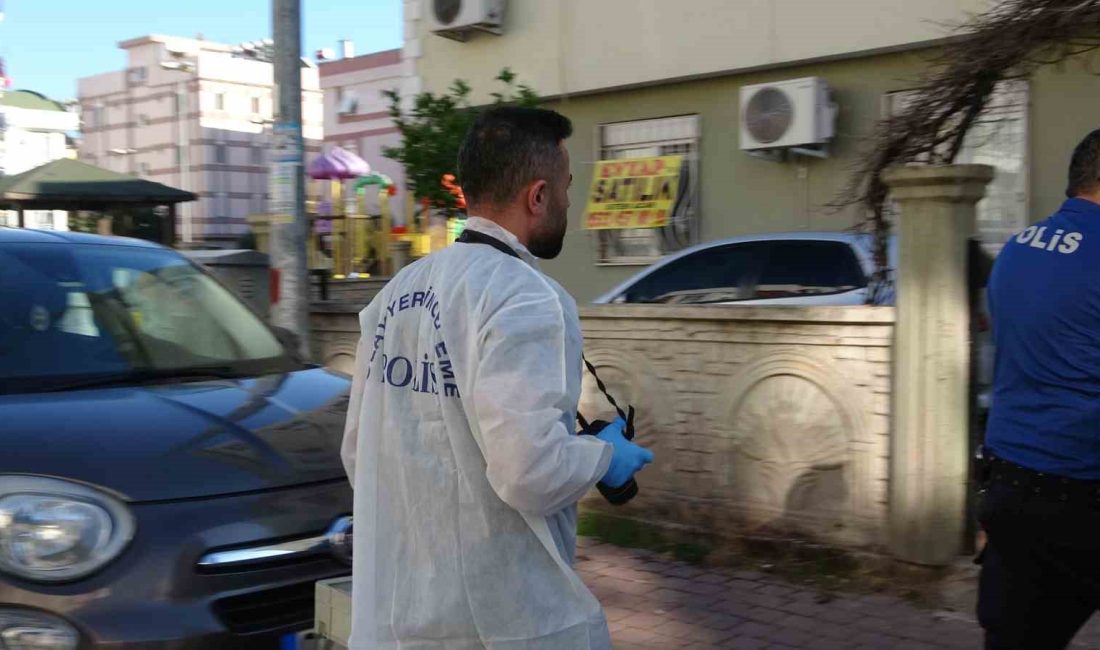 Antalya’da ailesiyle yaşayan 30 yaşındaki genç, sabah saatlerinde odasında ölü