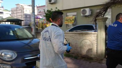 Antalya’da ailesiyle yaşayan 30 yaşındaki genç, sabah saatlerinde odasında ölü
