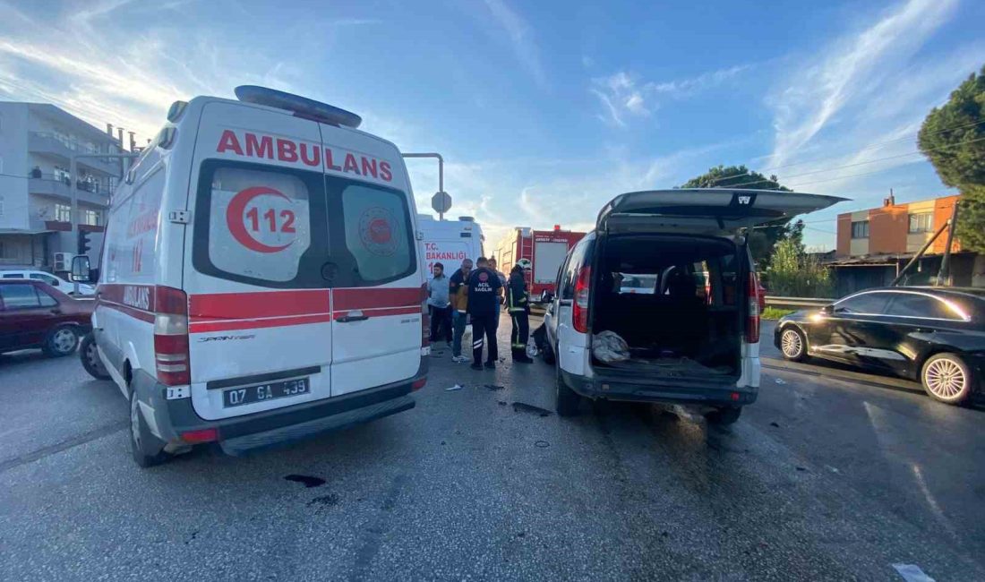 Antalya’nın Serik ilçesinde kavşakta iki aracın çarpıştığı kazada 4 kişi