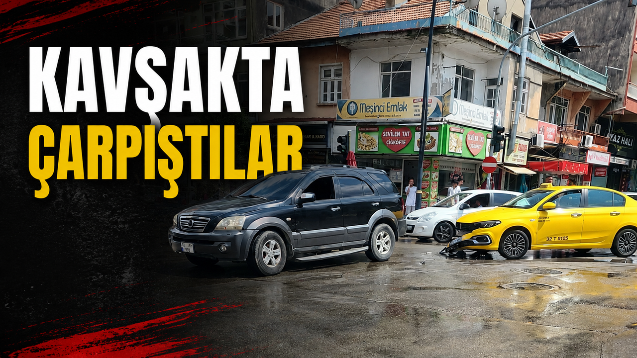 Kavşakta çarpıştılar
