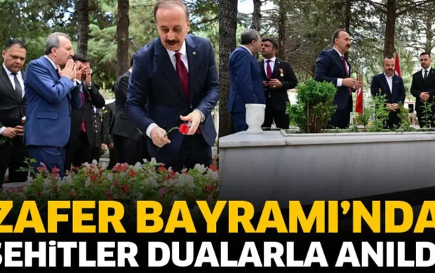 Zafer Bayramı’nda şehitler dualarla anıldı