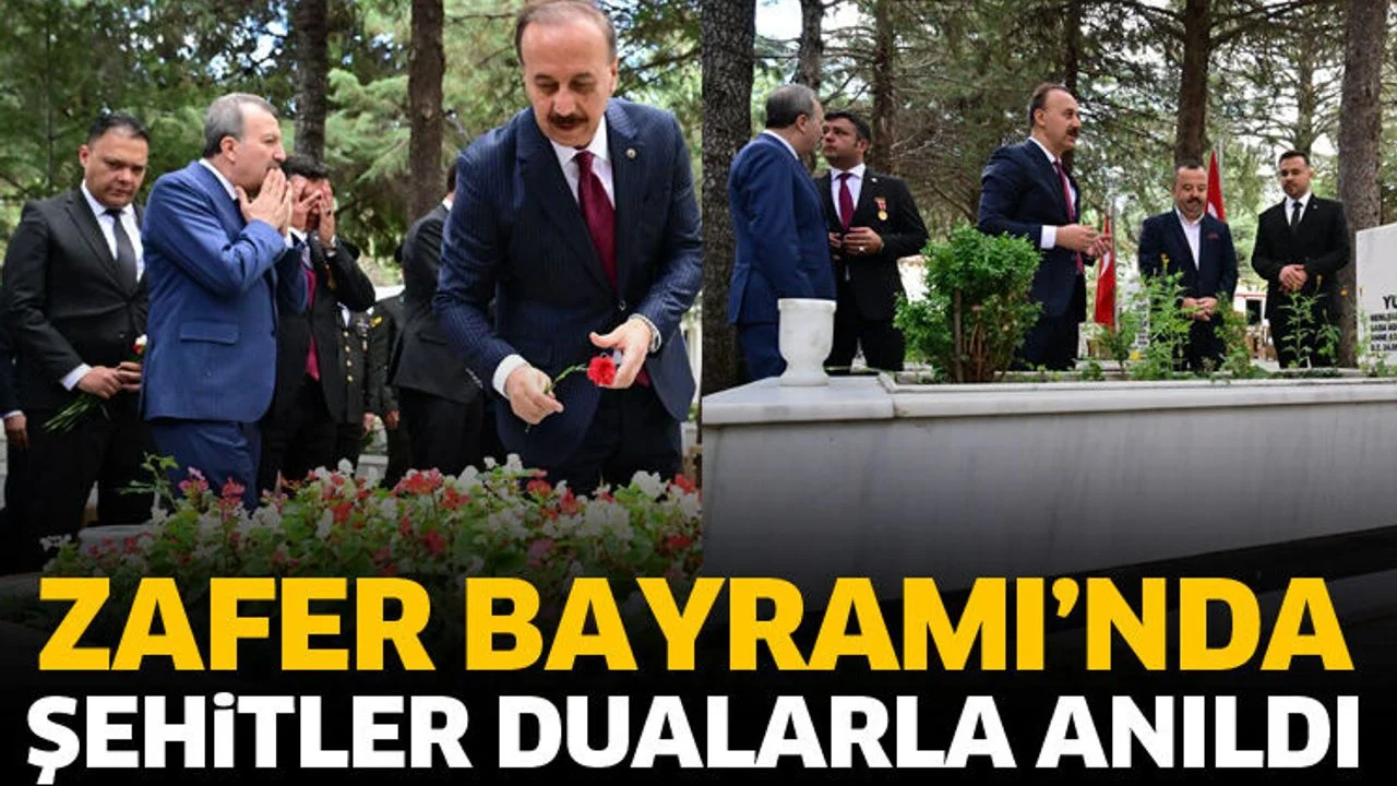 Zafer Bayramı’nda şehitler dualarla anıldı