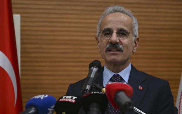 Bakan Uraloğlu: 19 yolcu için arama kurtarma çalışmaları devam ediyor