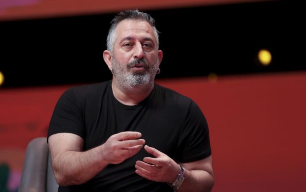 Cem Yılmaz rahatsızlandığı Çanakkale'de hastaneye kaldırıldı