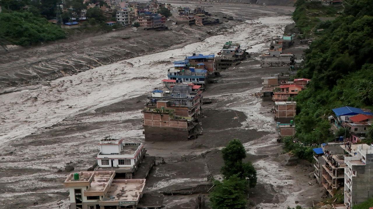 DSÖ: Nepal'deki sel nedeniyle 6 sağlık tesisi hasar gördü, 8 sağlık çalışanı kayboldu