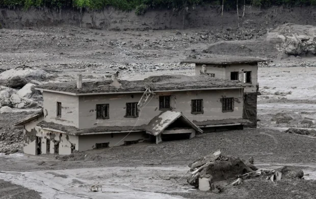 Nepal'deki selde hayatını kaybedenlerin sayısı 939'a yükseldi