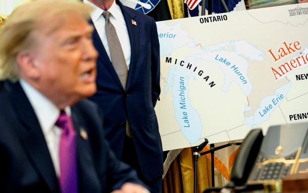 Trump Ontario Gölü'nün adını Amerika Gölü olarak değiştiren kararnameyi imzaladı