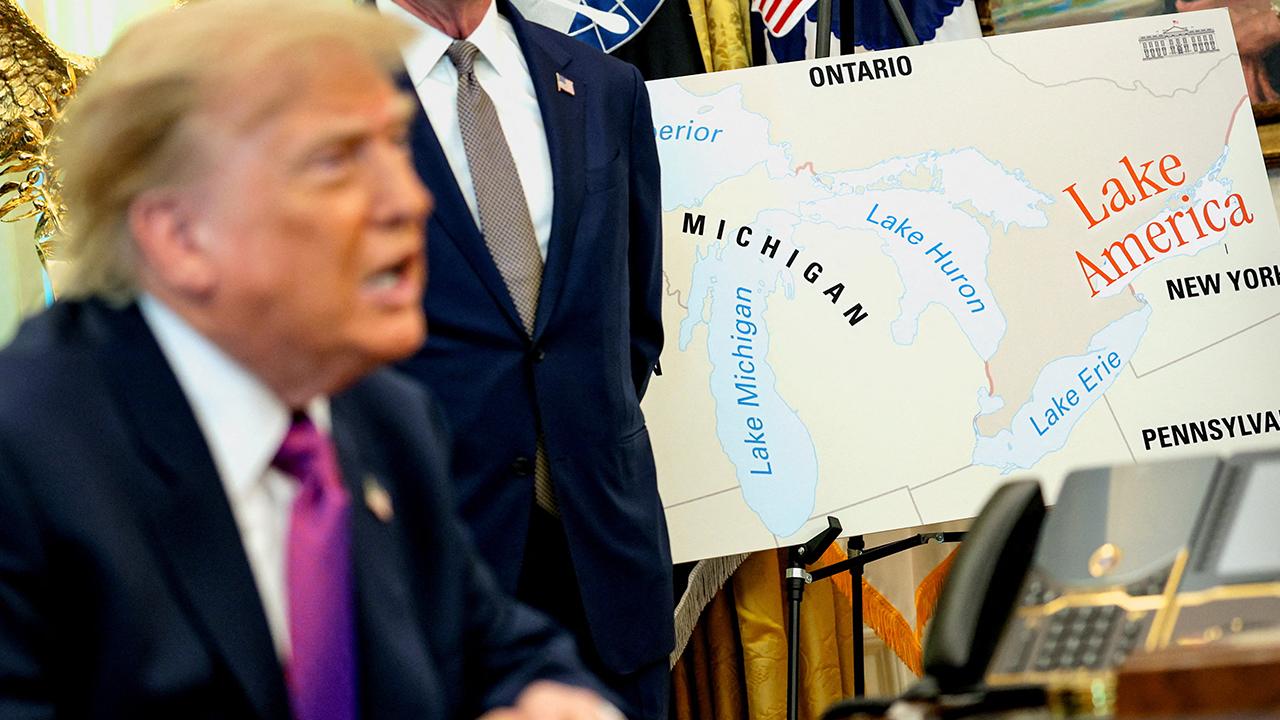 Trump Ontario Gölü'nün adını Amerika Gölü olarak değiştiren kararnameyi imzaladı