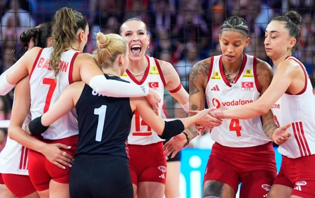 A Mili Voleybol Takımı final için Sırbistan karşısında