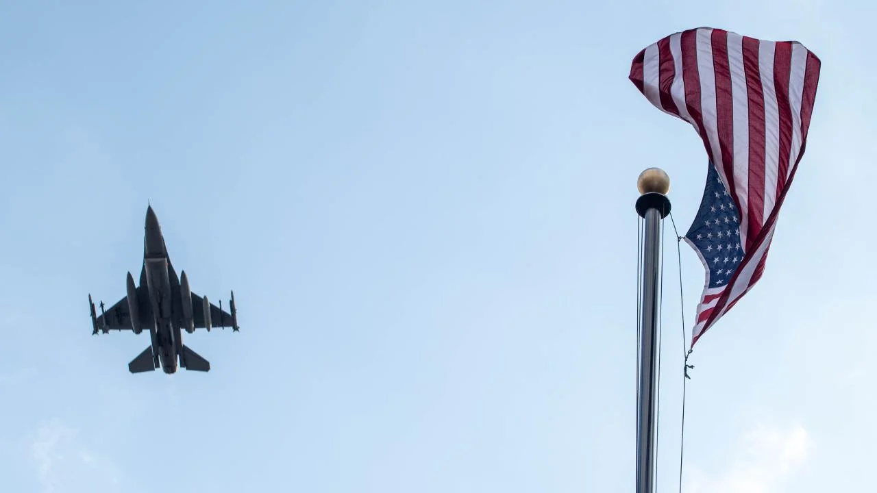 ABD'nin Michigan eyaletinde eğitim sırasında F16 savaş uçağı düştü