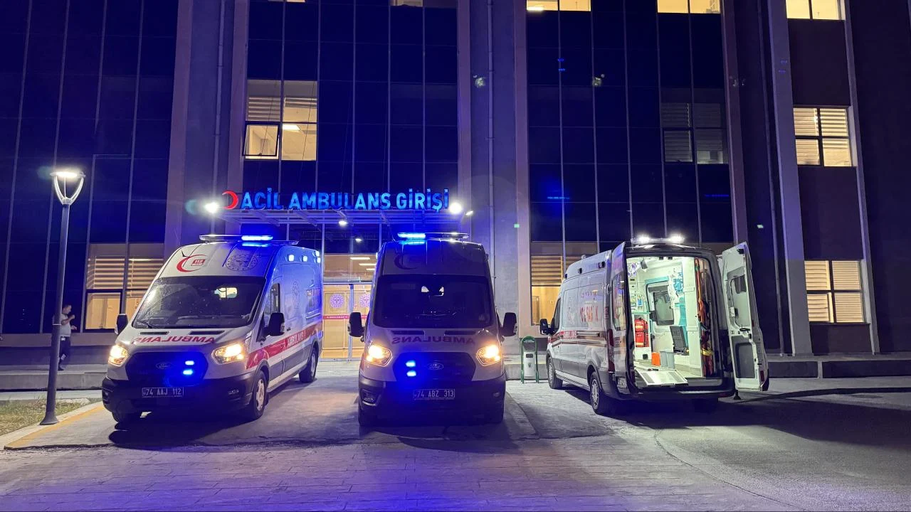 Bartın'da fındık işçilerini taşıyan tarım aracı devrildi: 8 yaralı