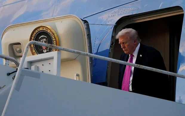 Trump'ın uçağında acil durum kaydırağı kriz yarattı
