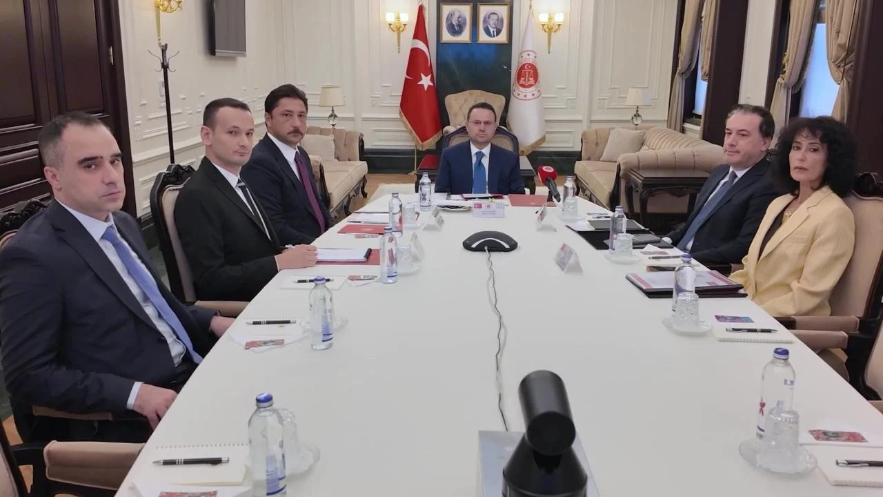 Adalet Bakanı Gürlek, Yunan mevkidaşı Floridis ile görüştü