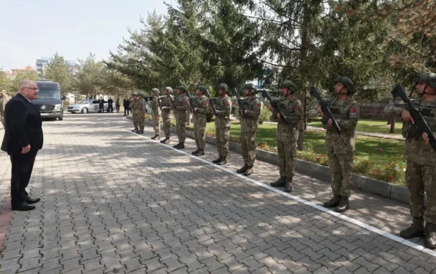 Bakan Güler, Kars'ta ziyaretlerde bulundu