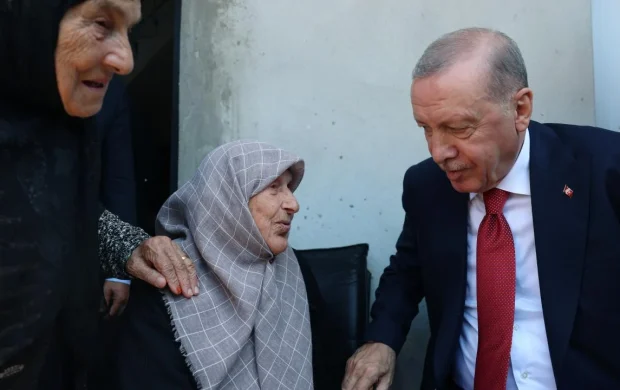 Cumhurbaşkanı Erdoğan, Rize'de komşularını ziyaret etti