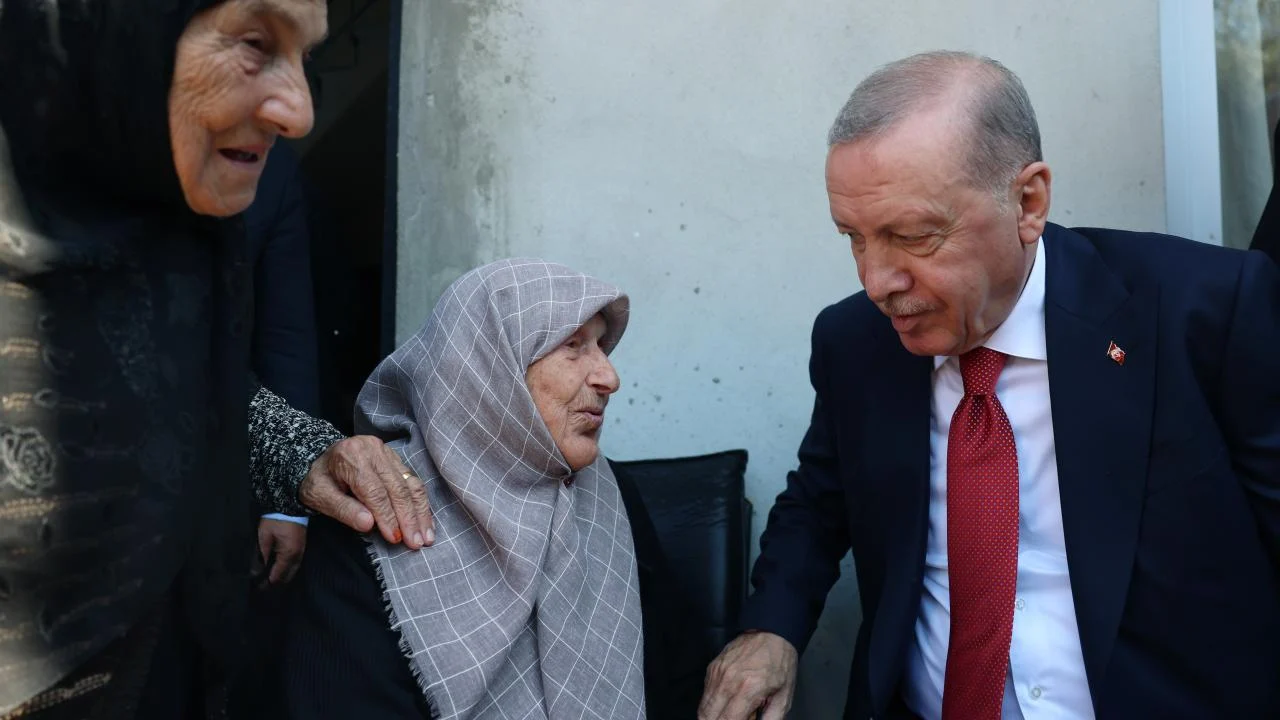 Cumhurbaşkanı Erdoğan, Rize'de komşularını ziyaret etti