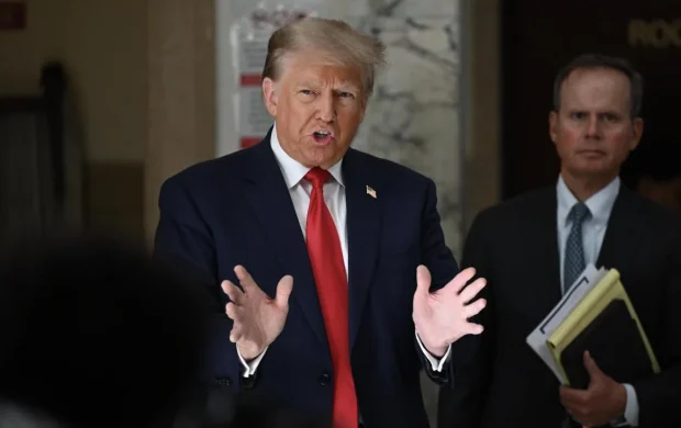 Trumpın yasağının ardından: Muhabirler Beyaz Saraya alınmadı
