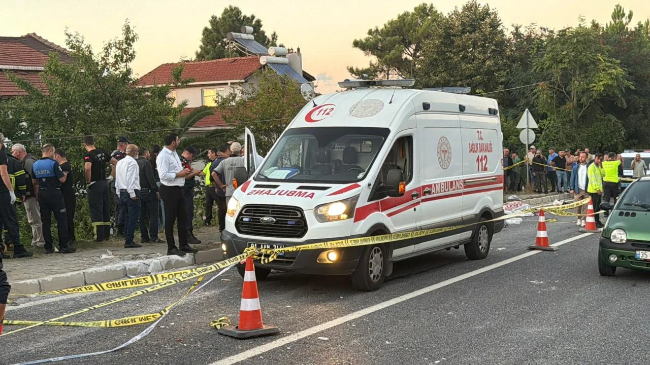 Tır ile işçileri taşıyan tarım aracı çarpıştı: 4 ölü