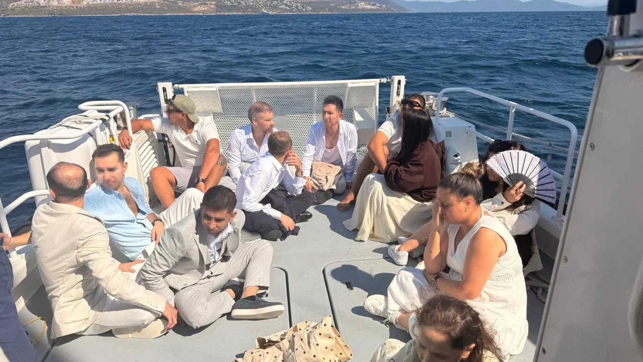 Kaçış rotasında 'şık' taktik: 12 düzensiz göçmen yakalandı