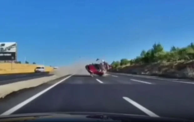 Ankara'da kontrolden çıkan otomobil karşı şeride geçti: 1 ölü, 7 yaralı