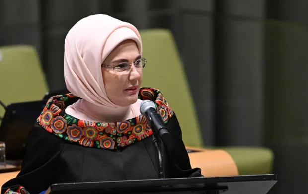 Emine Erdoğan: Birincil meselemiz kullanat kültüründen uzaklaşmak