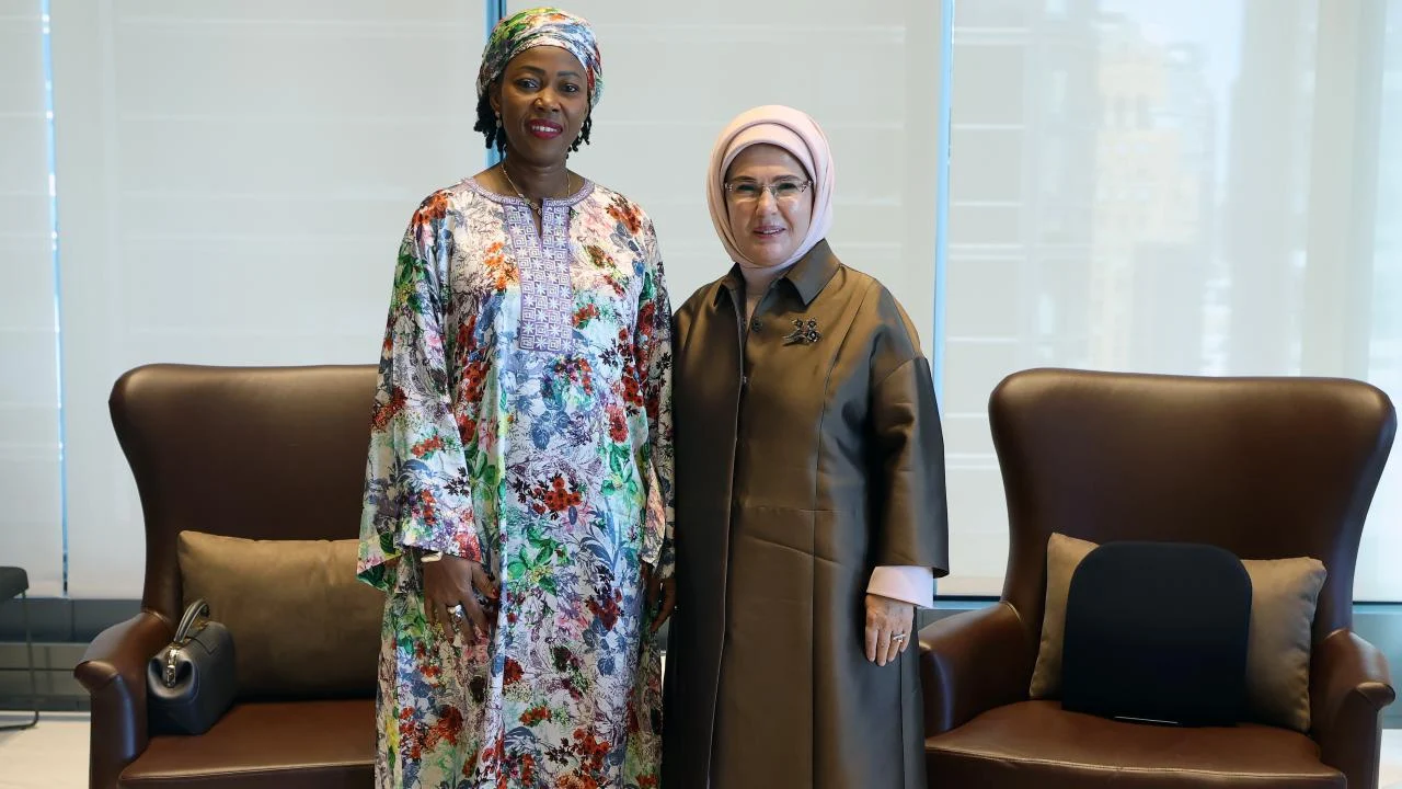 Emine Erdoğan Sierra Leone Cumhurbaşkanı'nın eşi ile görüştü