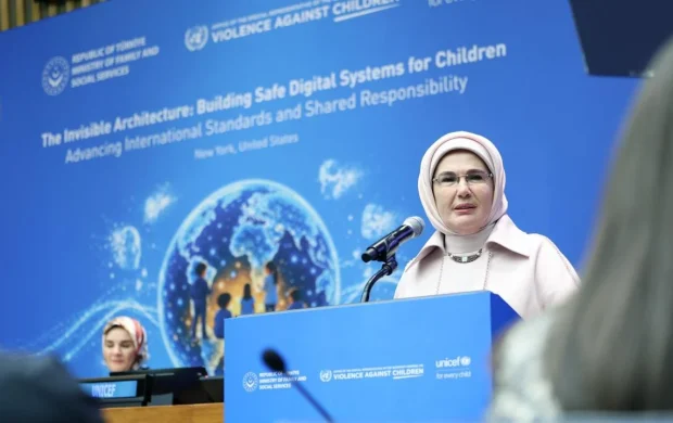 Emine Erdoğan: Çocuklar, zihinlerine göz konulmuş hedef kitleye dönüştürüldü