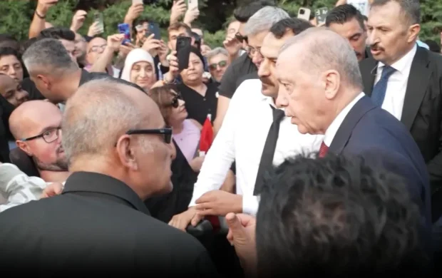 Cumhurbaşkanı Erdoğan'ın Samsunlu engelli genç Emre'yle sohbetinin görüntüleri paylaşıldı