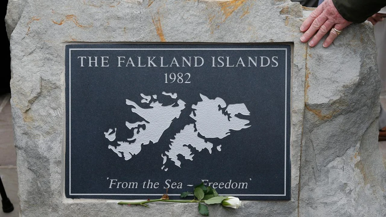 İngiltere Dışişleri Bakanı Miliband: Adalar Falkland İngiltere'nindir ve öyle kalacaktır