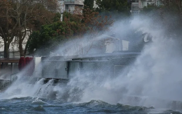 Fırtına deniz ulaşımını olumsuz etkiliyor