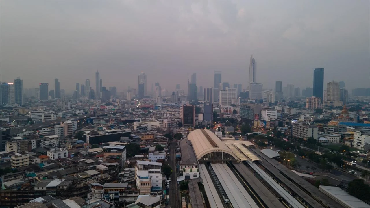 Tayland'ın başkenti Bangkok'taki 50 bölgenin tamamı afet bölgesi ilan edildi