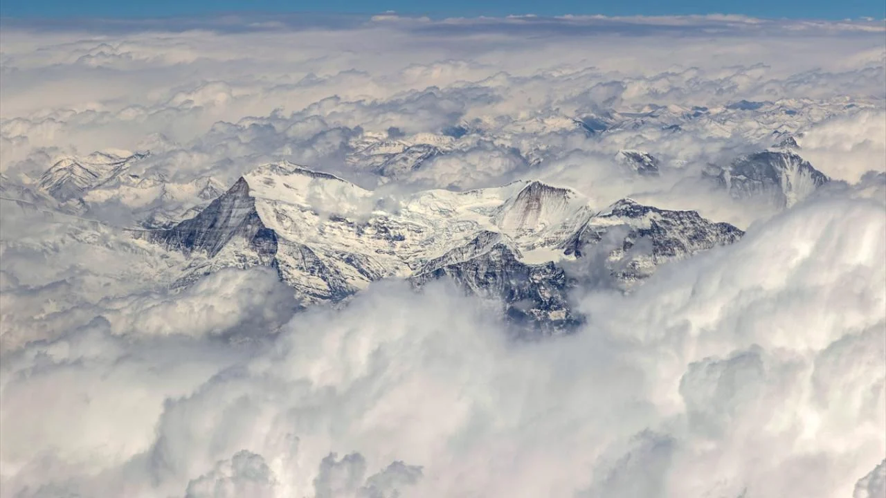 Rapor: Himalayalar bölgesindeki buzullar son 10 yılda yüzde 65 daha hızlı eridi