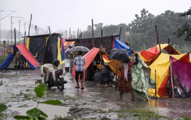 Hindistan'da selde hayatını kaybedenlerin sayısı 62'ye yükseldi