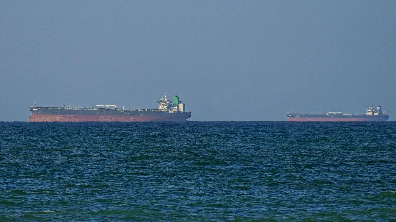 İranlı yetkili: Hürmüz Boğazı'nda vurulan gemilerden sızan petrol Umman Denizi'ne ilerliyor