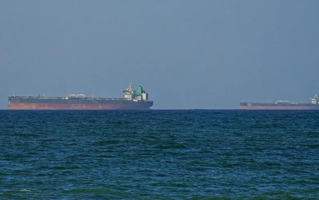 İran, Hürmüz Boğazı'nda 2 ABD gemisi, 8 tanker ve 10 farklı gemiyi hedef aldığını duyurdu