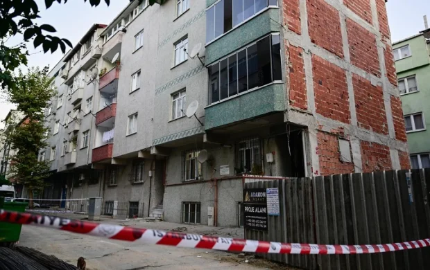 Sultangazi'de iki apartman tahliye edildi