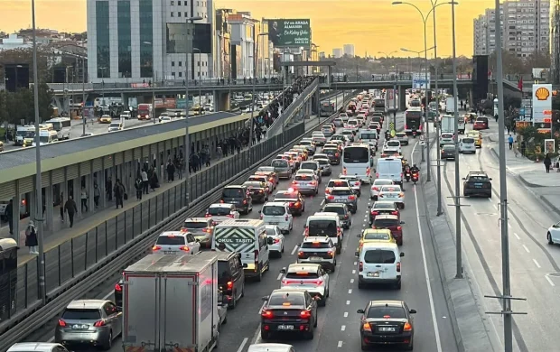 Uyum haftası başladı, trafik yoğunluğu arttı